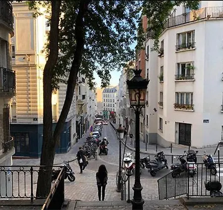 Апартаменты Superbe Au Coeur De Montmartre Париж