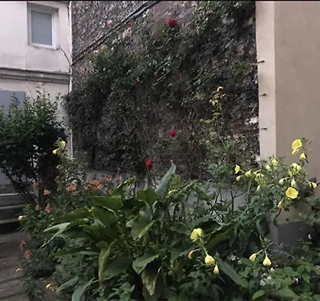 Апартаменты Superbe Au Coeur De Montmartre
